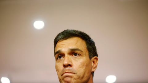 El secretario general del PSOE, Pedro Sanchez, durante una comparecenia ante la prensa en el Congreso de los Diputados. REUTERS/Susana Vera