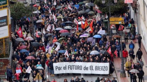 Manifestación en Ponferrada para reclamar un futuro industrial para el Bierzo. / EFE