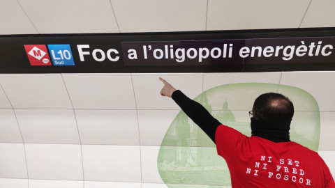 Un dels cartells reivindicatius, a la parada de metro de Foc