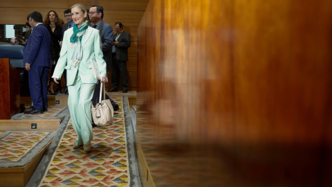 La presidenta de la Comunidad de Madrid, Cristina Cifuentes, a su llegada al pleno de la Asamblea de Madrid celebrado en medio de la polémica por las calificaciones del máster universitario de la presidenta regional. EFE/Emilio Naranjo