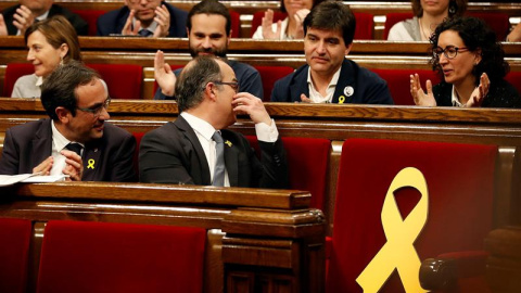 Marta Rovira, a la derecha, durante la sesión de investidura en el Parlament de Catalunya. - EFE