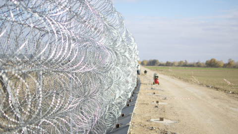 Valla entre la frontera turca y griega, cerca de Erdine