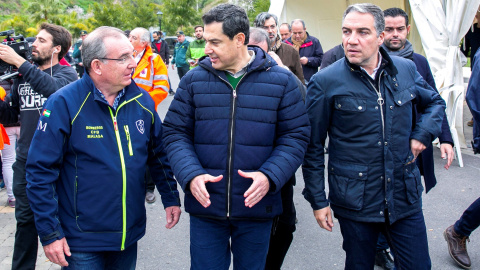 El presidente de la Junta de Andalucía, Juanma Moreno, junto al presidente del consorcio provincial de bomberos y el presidente de la Diputación de Málaga, aseguraba que se estaba haciendo "todo lo humanamente posible" para rescatar a Julen