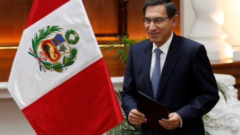 27/09/2019.- El presidente de Perú, Martín Vizcarra, ofrece un mensaje a la nación este viernes, en Lima (Perú).  EFE / Paolo Aguilar