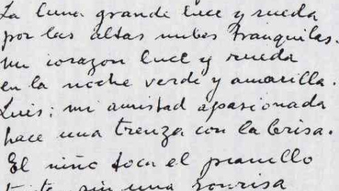 Versos de Lorca escritos en el reverso de la fotografía en la que aparecen el poeta y Luis Buñuel en una avioneta.  Filmoteca Nacional, Archivo Buñuel