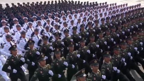 China exhibe su poder militar en un impresionante desfile ante el presidente Xi Jinping   