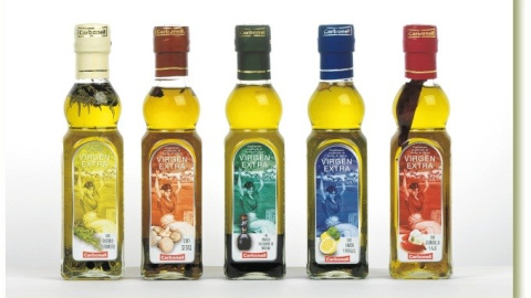 Varias botellas de aceite Carbonell, una de las principales marcas de Deoleo.