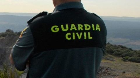 Imagen de un agente de la Guardia Civil en un entorno rural. Europa Press