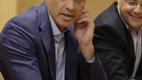 El secretario general del PSOE, Pedro Sánchez, durante la reunión de la Ejecutiva y la dirección del grupo parlamentario que se celebra en el Congreso de los Diputados, para construir la posición del partido ante el proyecto de presupuestos