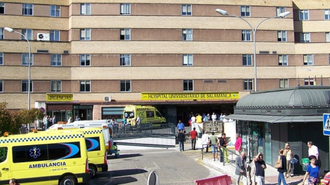 Hospital Clínico de Salamanca, donde fue atendida la mujer herida. EFE