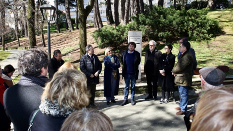 Inaguración del monolito en honor de Ángeles Vilariño. / CONCELLO DA CORUÑA