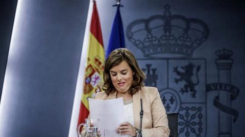 La vicepresidenta del Gobierno, Soraya Saénz de Santamaría, durante la rueda de prensa posterior a la reunión del Consejo de Ministros hoy en La Moncloa. EFE/Emilio Naranjo