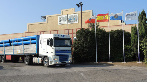 Entrada de la fábrica de Saint-Gobain PAM en Santander. E.P.