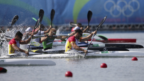 Momento de la final olímpica de K2 200 metros en la que se han impuesto Saúl Craviotto y Cristian Toro. /REUTERS