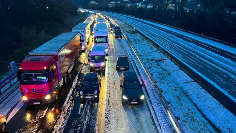 Vehicles aturats a l'AP-/ a Vallgorguina per una calamarsada.