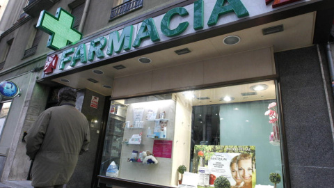 Fachada de un establecimiento farmacéutico