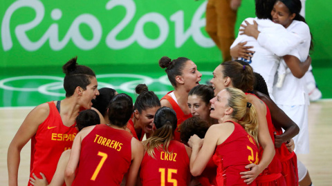 Las jugadoras españolas, al final del partido ante EEUU. REUTERS/Chris Helgren