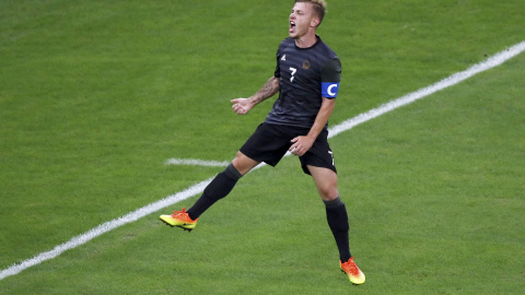 Max Meyer celebrando su gol que empataba el partido para Alemania. REUTERS/Leonhard Foeger