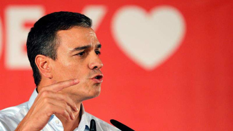 Pedro Sánchez participa en un mitin de la precampaña electoral. (JUAN CARLOS CÁRDENAS | EFE)