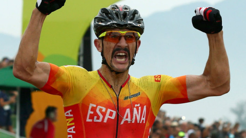 Carlos Coloma celebra la medalla de bronce en los Juegos Olímpicos. REUTERS/Paul Hanna