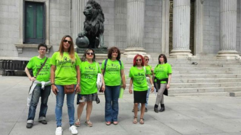 El colectivo de camareras de piso 'Las Kellys', ante el Congreso de Diputados en mayo del 2017. EFE