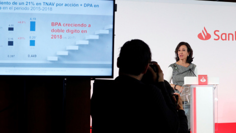 La presidenta del Banco Santander, Ana Botín, durante la presentación de los resultados del grupo en 2018, en la Ciudad financiera, en Boadilla. EFE/Zipi