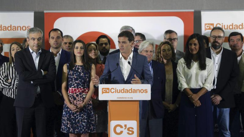 La nueva Ejecutiva de Ciudadanos al completo, tras su primera reunión en Madrid. EFE