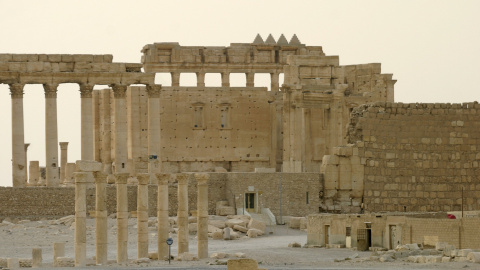 Columnas y el antiguo Templo de Bel, en la ciudad milenaria siria de Palmira, en una imagen de 2009. REUTERS/Gustau Nacarino