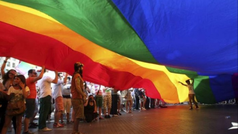 Miembros del observatorio LGTBfobia en una manifestación a favor de la comunidad LGTB/EFE