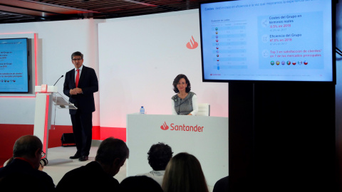 La presidenta del Banco Santander, Ana Botín y el consejero delegado, José Antonio Álvarez, durante la presentación de los resultados del grupo en 2018, en la Ciudad financiera, en Boadilla. EFE/Zipi