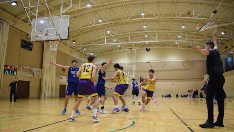 Un partit del Club Bàsquet Sant Josep al CEM Besòs.