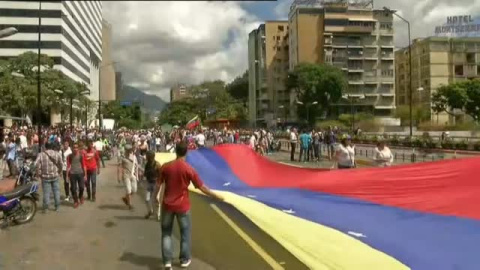 Los opositores venezolanos secundan el llamamiento de GuaidÃ³ a protestar en las calles