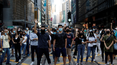 04/10/2019 - Miles de hongkoneses toman las calles para protestar contra ley que prohíbe las máscaras en las manifestaciones. / REUTERS - JORGE SILVA