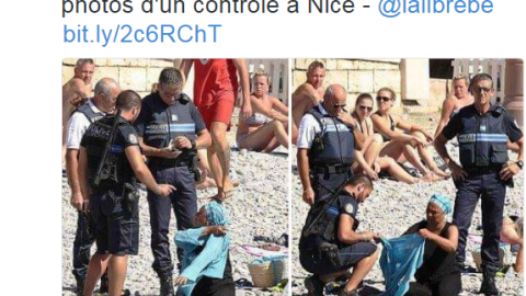 Captura de unos de los tuits que muestras las imágenes de la Policía de Niza en el momento en que sancionan a una mujer por llevar burkini.