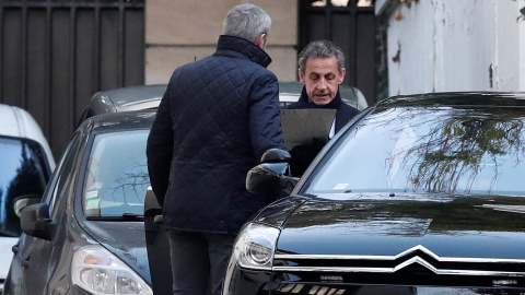 El expresidente de Francia Nicolas Sarkozy, a la salida de su casa en París.  REUTERS/Benoit Tessier