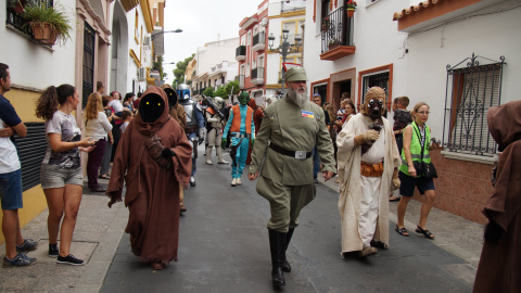 Imagen de un desfile de la Legión 501, fans de Star Wars.