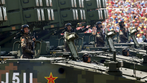 Misiles anti-carro participan en el desfile  conmemorativo del final de la II Guerra Mundial. REUTERS/ Damir Sagolj