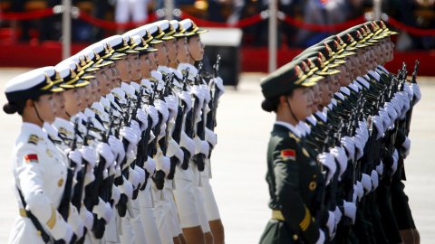 Mujeres soldado del Ejército Popular de Liberación Chino, durante el desfile en Pekín conmemorativo del final de la II Guerra Mundial. REUTERS/Damir Sagolj