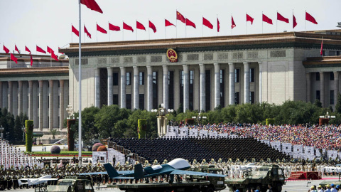 Vista general del desfile militar celebrado en la plaza Tiananmen con motivo del 70 aniversario del fin de la II Guerra Mundial. EFE/Xiao Yijiu