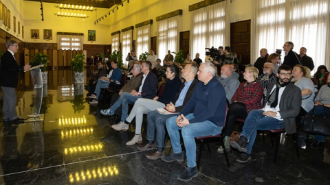 El alcalde de Zaragoza, Pedro Santisteve, apeló al derecho internacional y la justicia universal al presentar la querella contra los crímenes del franquismo. / Daniel Marcos