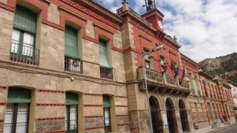 El Ayuntamiento de Alhama dejó de convocar el concurso de méritos para seleccionar al profesor de adultos en 2011 por decisión del entonces alcalde, Joaquín Antón.