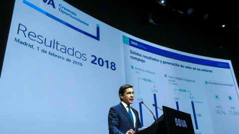 El nuevo presidente de BBVA, Carlos Torres, durante la rueda de prensa con motivo de la presentación de los resultados de 2018. EFE/Emilio Naranjo