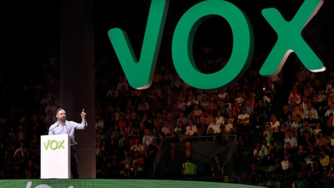 El líder de Vox, Santiago Abascal, durante un acto de precampaña celebrado este domingo en el Palacio de Vistalegre bajo el lema "Vistalegre Plus Ultra", que servirá como arranque oficial de las elecciones del 10 de noviembre. EFE/Mariscal