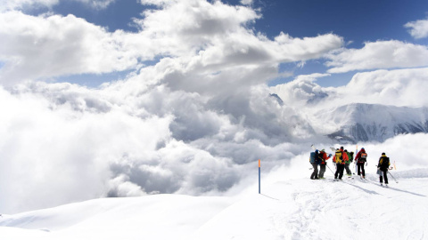 Equipos de rescate, este domingo tras la avalancha en los Alpes suizos./ EFE