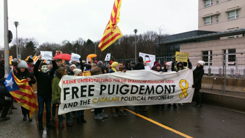 Manifestació aquest diumenge a Berlín per demanar l'alliberament de Carles Puigdemont. | Àngel Ferrero.