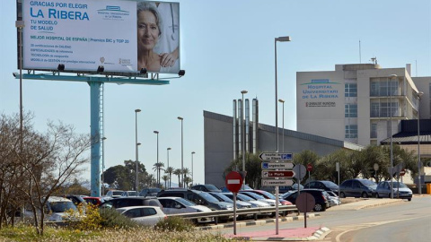 El Hospital de Alzira, gestionado por el grupo Ribera Salud durante los últimos veinte años.- EFE