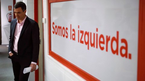 El secretario general del PSOE Pedro Sánchez, a su llegada a una rueda de prensa en la sede del partido en la madrileña calle de Ferraz. EFE/Emilio Naranjo