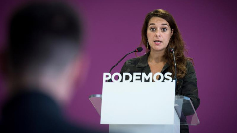 La portavoz de la ejecutiva de Podemos, Noelia Vera, en rueda de prensa desde la sede del partido / EFE. Luca Piergiovanni