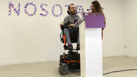 Los portavoces de Podemos, Pablo Echenique y Noelia Vera durante la rueda de prensa posterior a la reunión del Consejo de Coordinación del partido celebrada en Madrid. EFE/Ballesteros