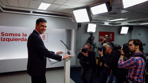 El Secretario General del PSOE Pedro Sánchez, durante la rueda de prensa en la sede del partido en Madrid, EFE/Emilio Naranjo